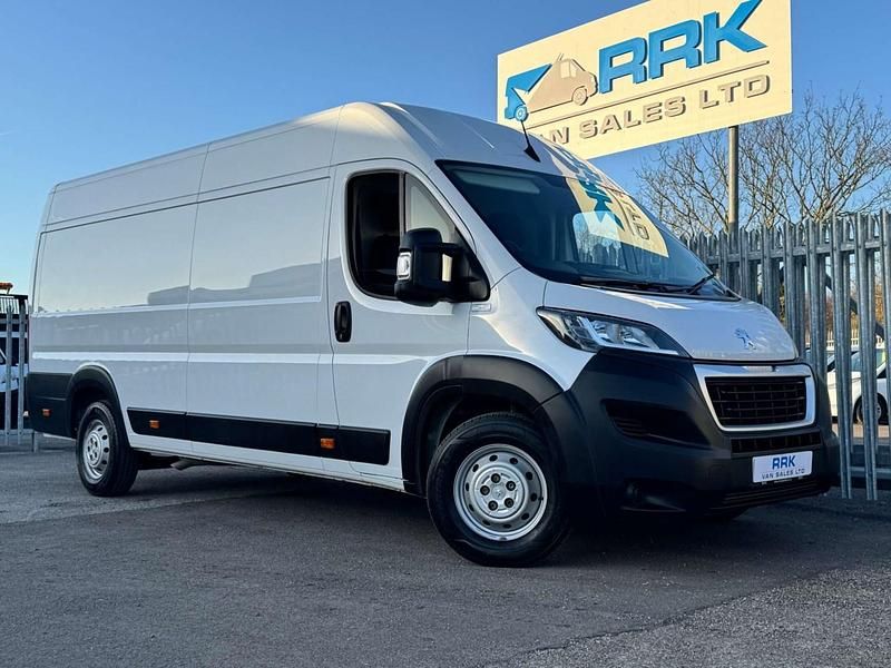 Used Peugeot Boxer Premium 140 HP (102 kW) 2023 White Van