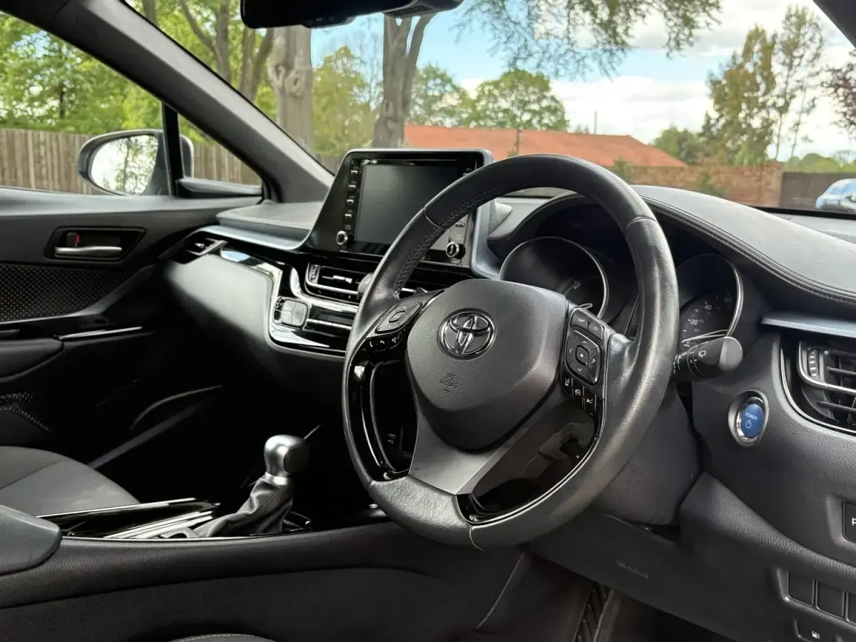 Second-hand Toyota C-HR Design 122 CP (89 kW) 2021 Argintiu SUV