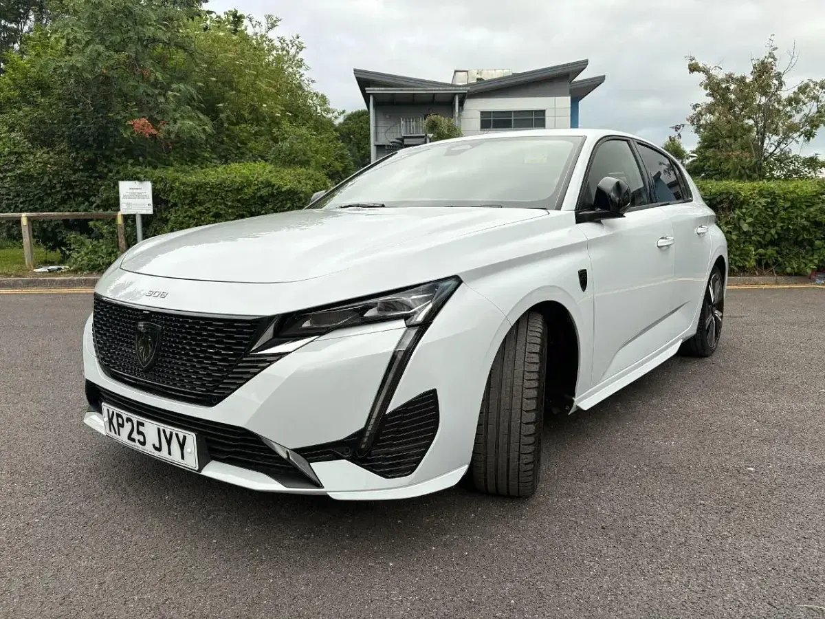 Used Peugeot 308 GT 134 HP (98 kW) 2025 White Hatchback