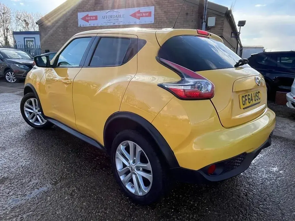 Used Nissan Juke Acenta Premium 117 HP (86 kW) 2014 Yellow SUV