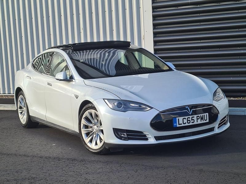 Used Tesla Model S 311 kW (423 HP) 2015 White Hatchback