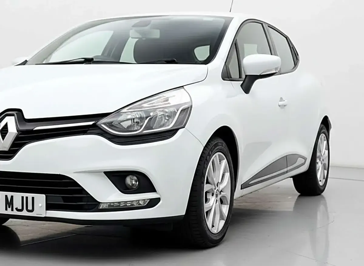 Used Renault Clio IV Dynamique 2017 White Hatchback