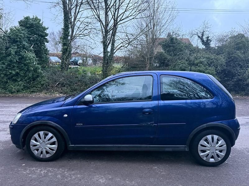 Used Vauxhall Corsa Design Edition 2004 Blue Hatchback