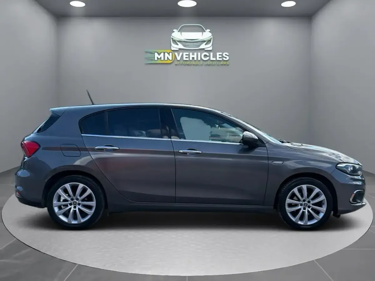Used Fiat Tipo Lounge 95 HP (69 kW) 2017 Grey Hatchback