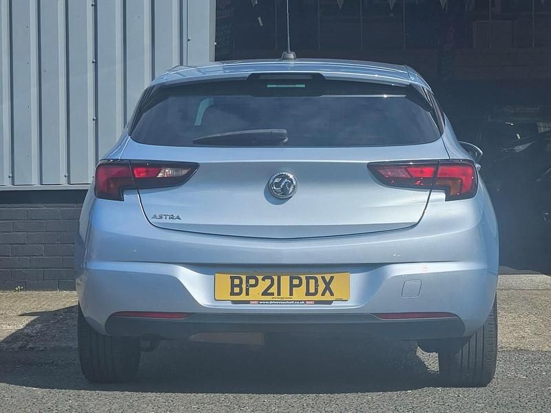 Second-hand Vauxhall Astra Business Edition 122 CP (89 kW) 2021 Argintiu Hatchback