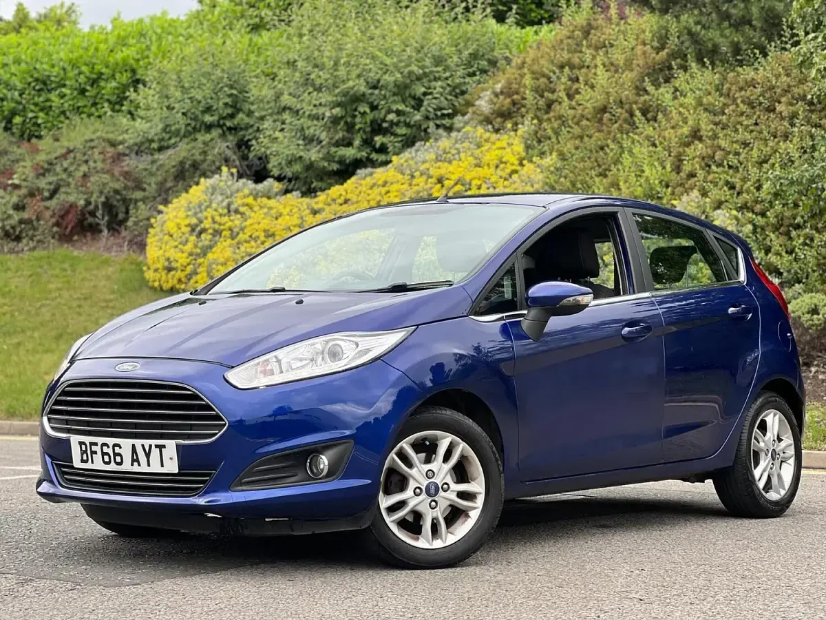 Used Ford Fiesta Zetec 82 HP (60 kW) 2016 Blue Hatchback