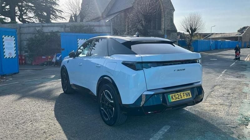 Used Peugeot e-3008 GT 152 kW (207 HP) 2025 White SUV