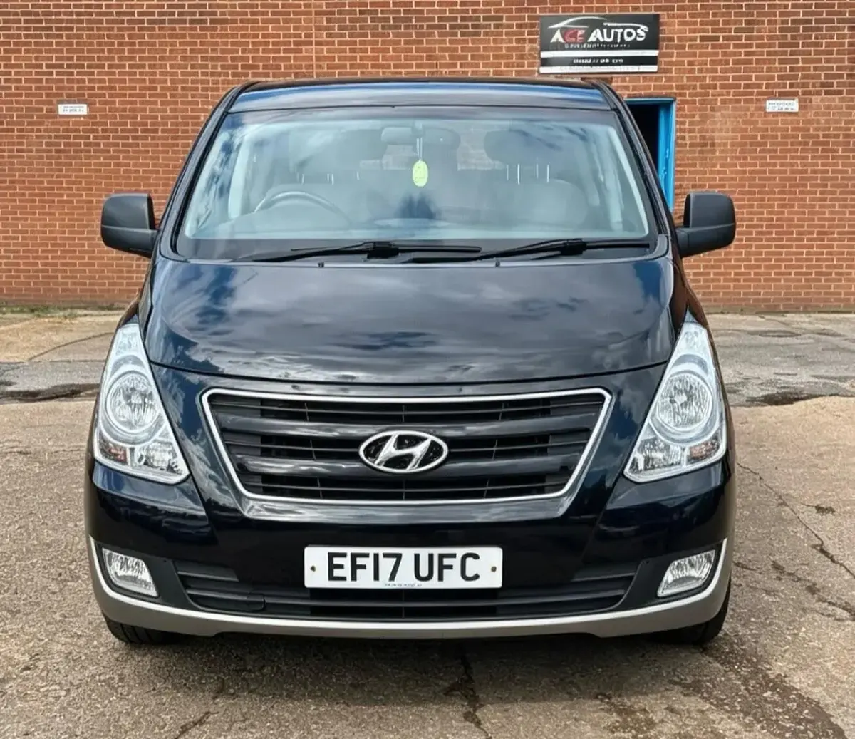 Used Hyundai I800 SE 134 HP (98 kW) 2017 Black MPV