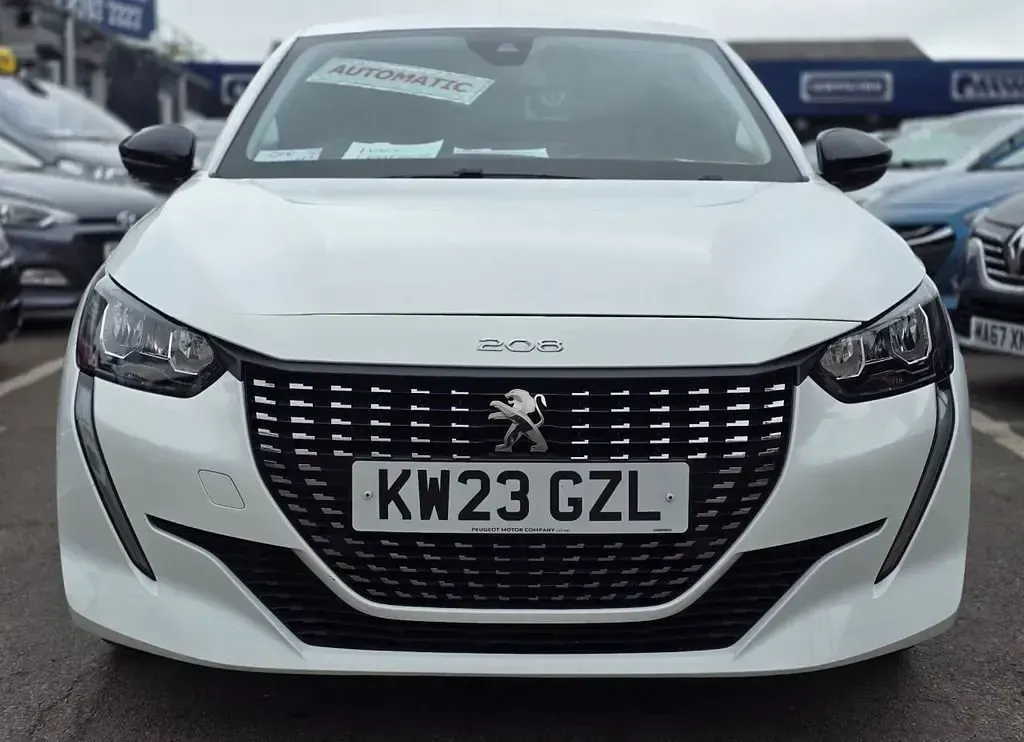Second-hand Peugeot 208 Allure+ 100 CP (73 kW) 2023 Alb Hatchback