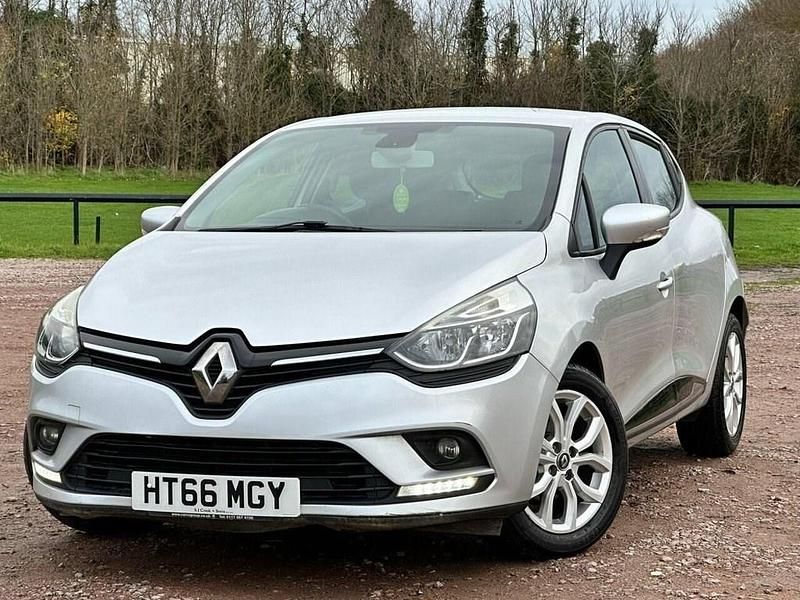 Used Renault Clio IV Dynamique 2017 Silver Hatchback
