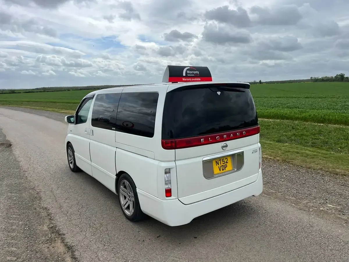 Used Nissan Elgrand 240 HP (176 kW) 2017 White MPV