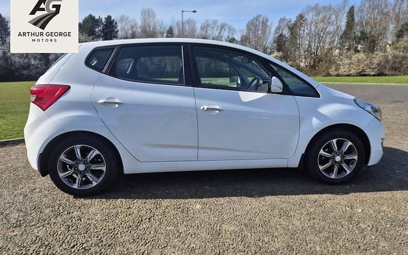 Used Hyundai ix20 SE 116 HP (85 kW) 2017 White Hatchback