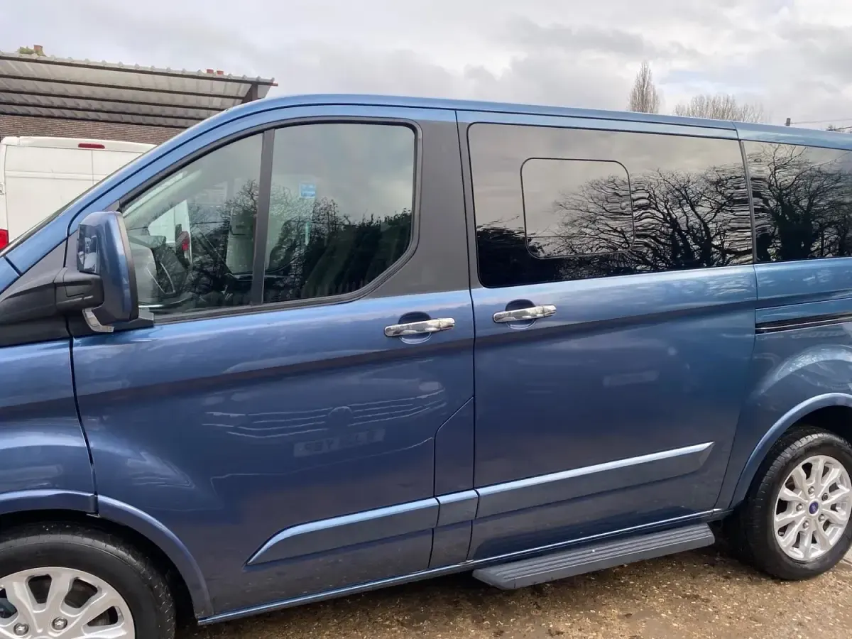 Usado Ford Tourneo Custom Titanium 130 HP (95 kW) 2019 Azul Van