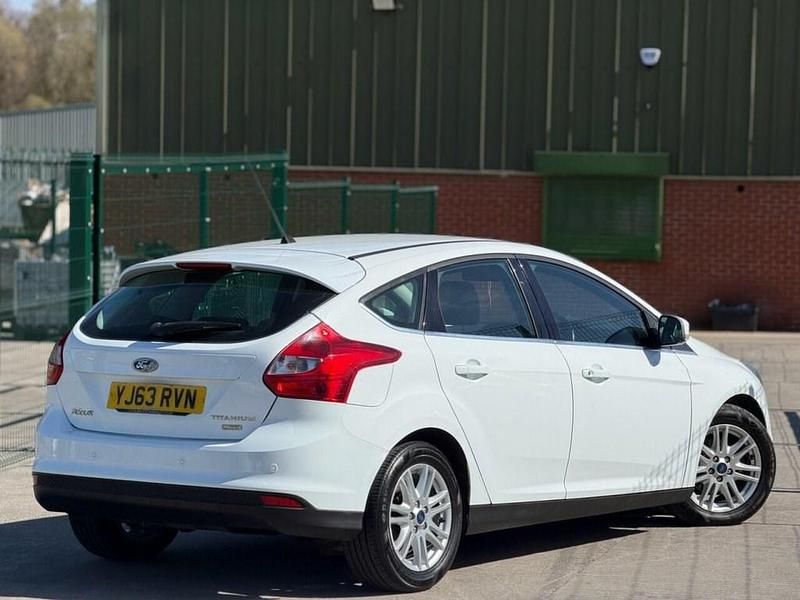 Used Ford Focus Titanium 115 HP (84 kW) 2013 White Hatchback