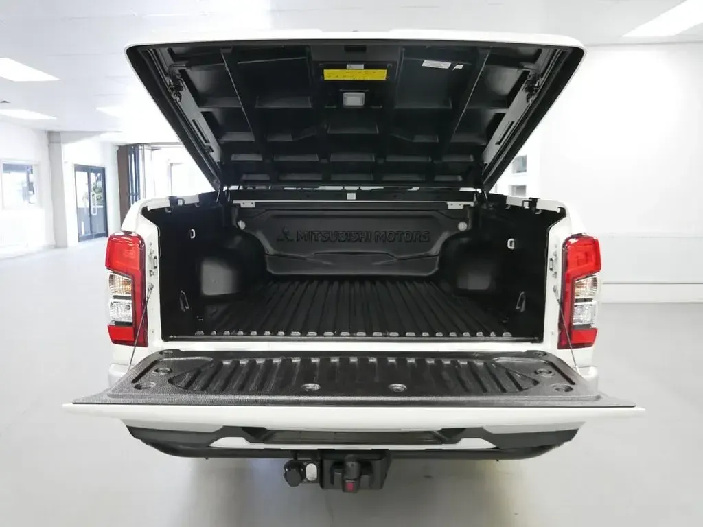 Used Mitsubishi L200 Warrior 180 HP (132 kW) 2020 White Pickup