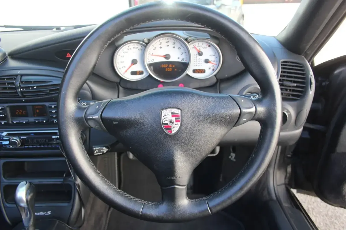 Begagnad Porsche Boxster 2001 Svart Cab