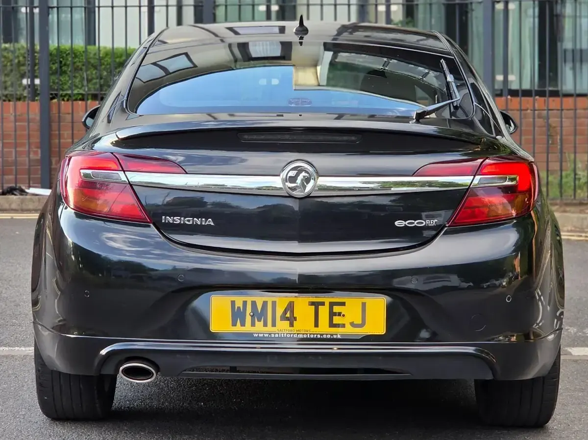 Used Vauxhall Insignia Edition 140 HP (102 kW) 2014 Black Hatchback
