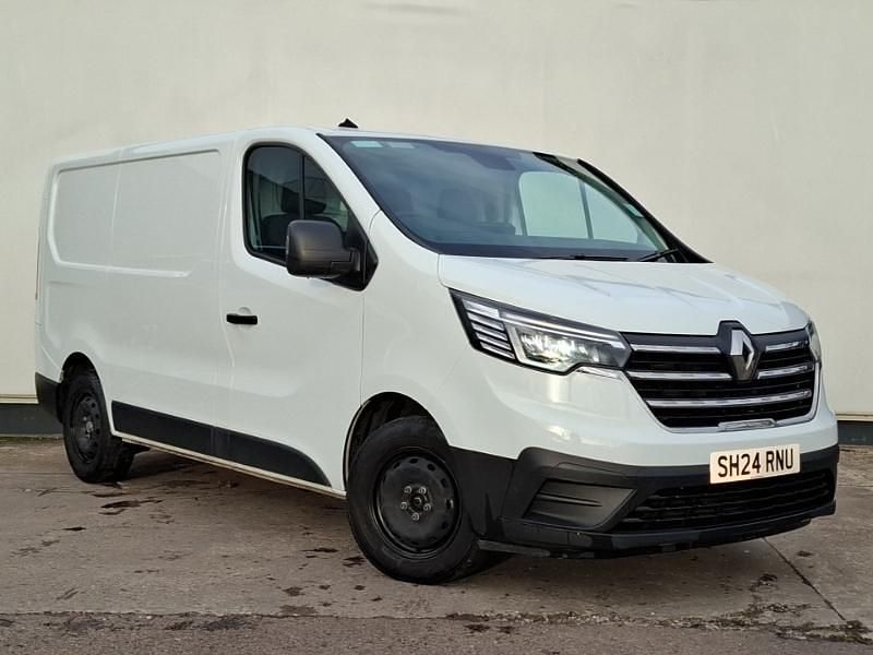 White Used 2024 Renault Trafic MPV | £16,998 (Fair price) - Image 1/4