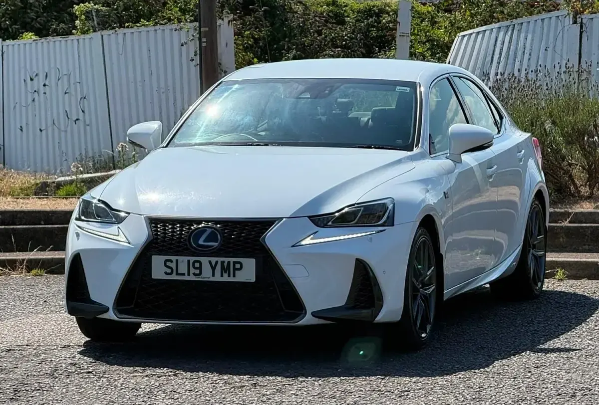 Used Lexus IS300h Sport Line 219 HP (161 kW) 2019 White Sedan