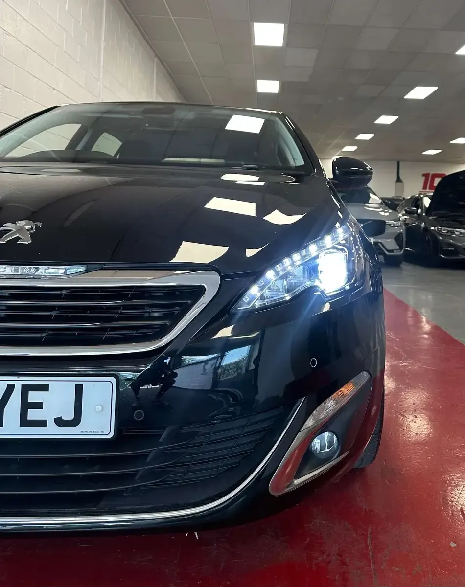 Usado Peugeot 308 Allure 130 CV (95 kW) 2016 Negro Utilitario