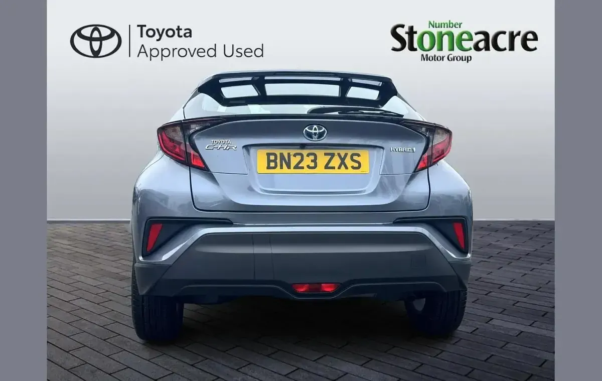 Używany Toyota C-HR 122 KM (89 kW) 2023 Szary SUV