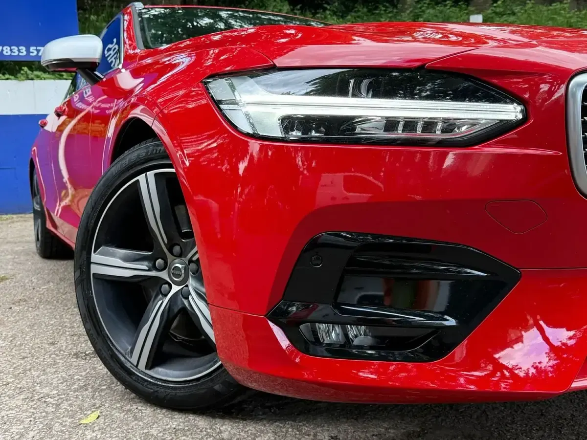 Used Volvo V90 R-Design 235 HP (172 kW) 2017 Red Estate