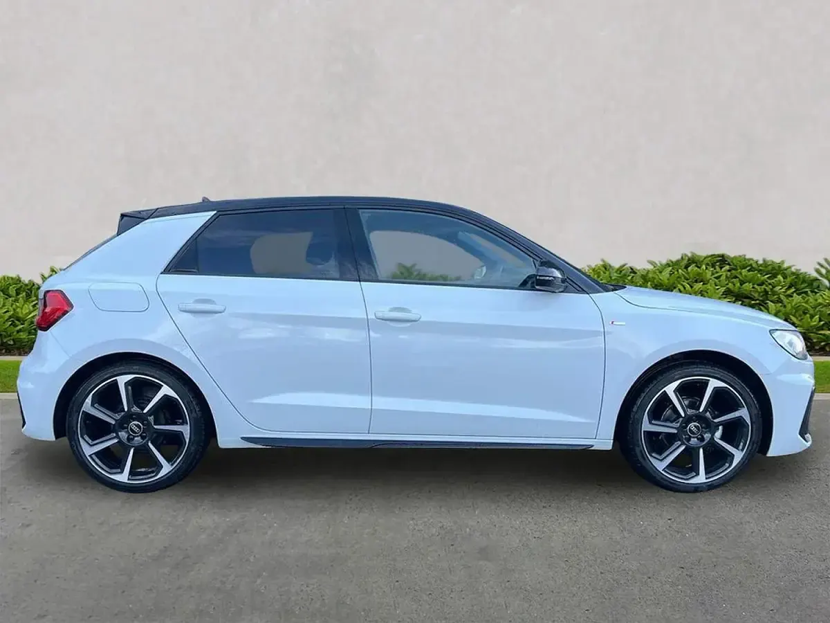 Used Audi A1 Black Edition 95 HP (69 kW) 2026 White SUV