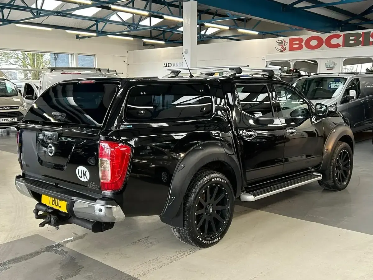 Used Nissan Navara Tekna 190 HP (139 kW) 2018 Black Pickup