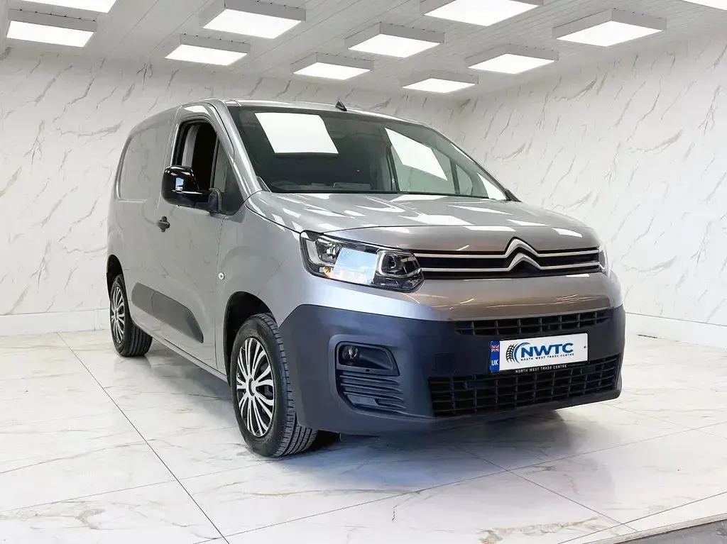 Used Citroën Berlingo 100 HP (73 kW) 2022 Grey MPV