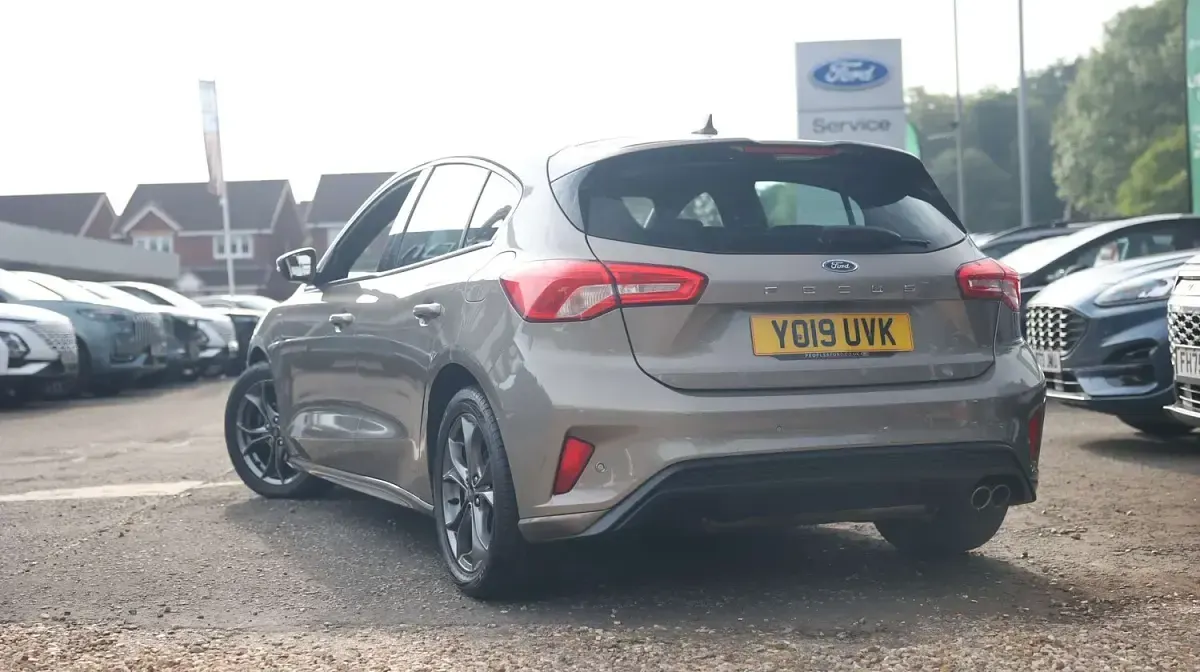 Used Ford Focus ST-Line 125 HP (91 kW) 2019 Silver Hatchback