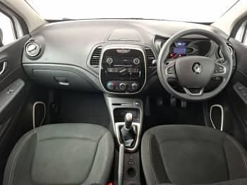 Used Renault Captur Play 90 HP (66 kW) 2019 White/black SUV