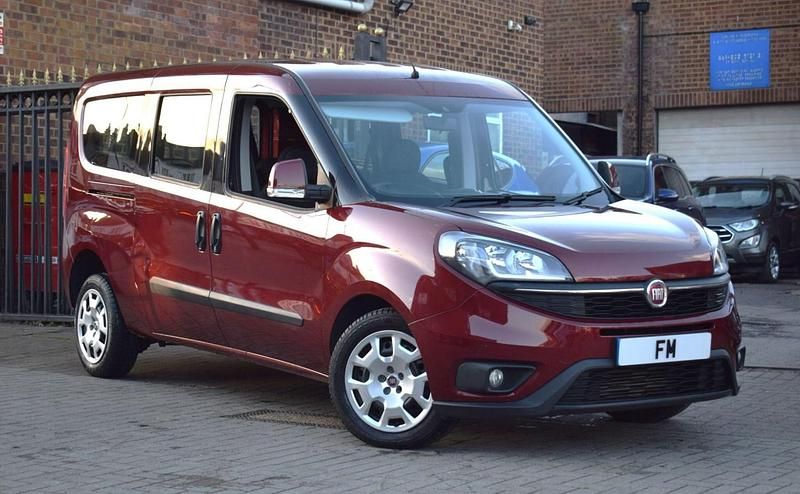Used Fiat Doblò 2019 Red MPV