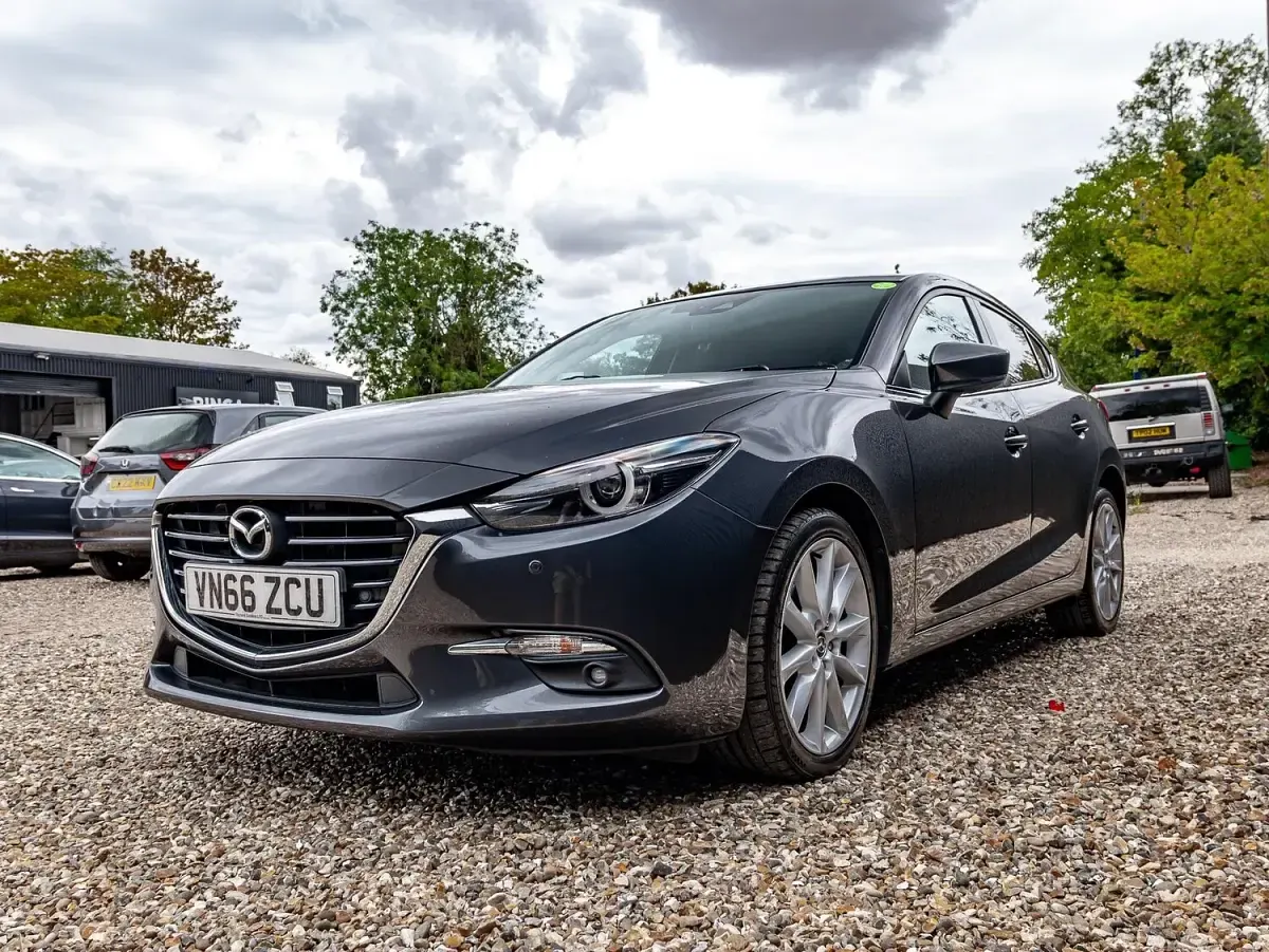 Used Mazda 3 Inclusive 105 HP (77 kW) 2016 Grey Hatchback