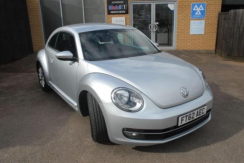 Usado VW Beetle Design 105 HP (77 kW) 2012 Prateado Citadino