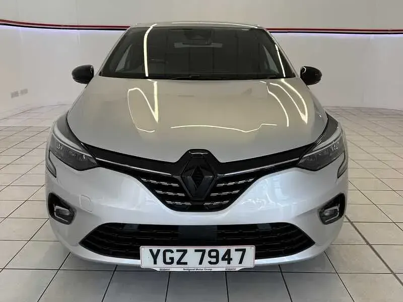 Used Renault Clio Techno 90 HP (66 kW) 2023 Silver Hatchback