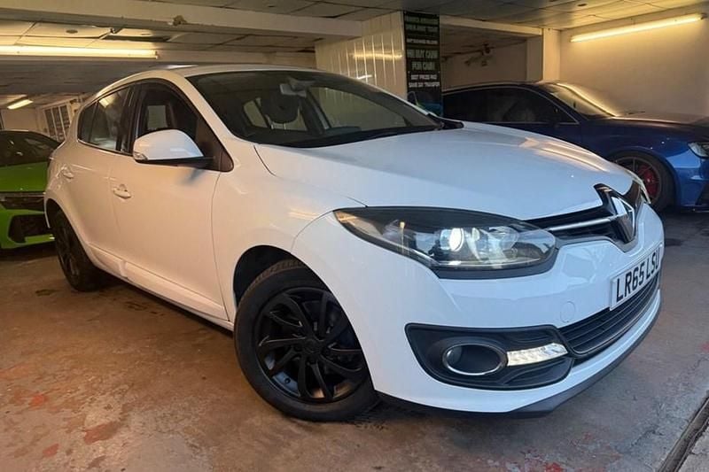 White Used 2015 Renault Mégane III Dynamique Hatchback | £3,650 (Fair price) - Image 1/1
