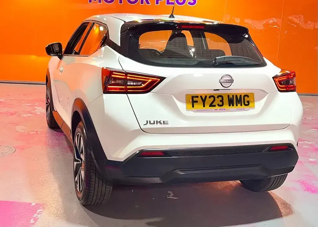 Used Nissan Juke Acenta 114 HP (83 kW) 2023 White SUV