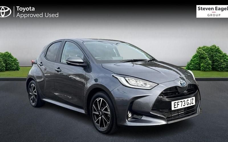 Used 2025 Toyota Yaris Hybrid Design Hatchback | £19,290 (Good price) - Image 1/3