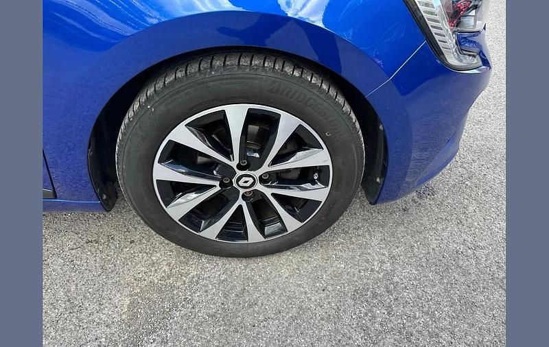 Used Renault Clio V Iconic 90 HP (66 kW) 2022 Blue  Hatchback