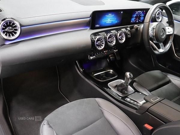 Used Mercedes A180 Executive 136 HP (100 kW) 2022 White Hatchback