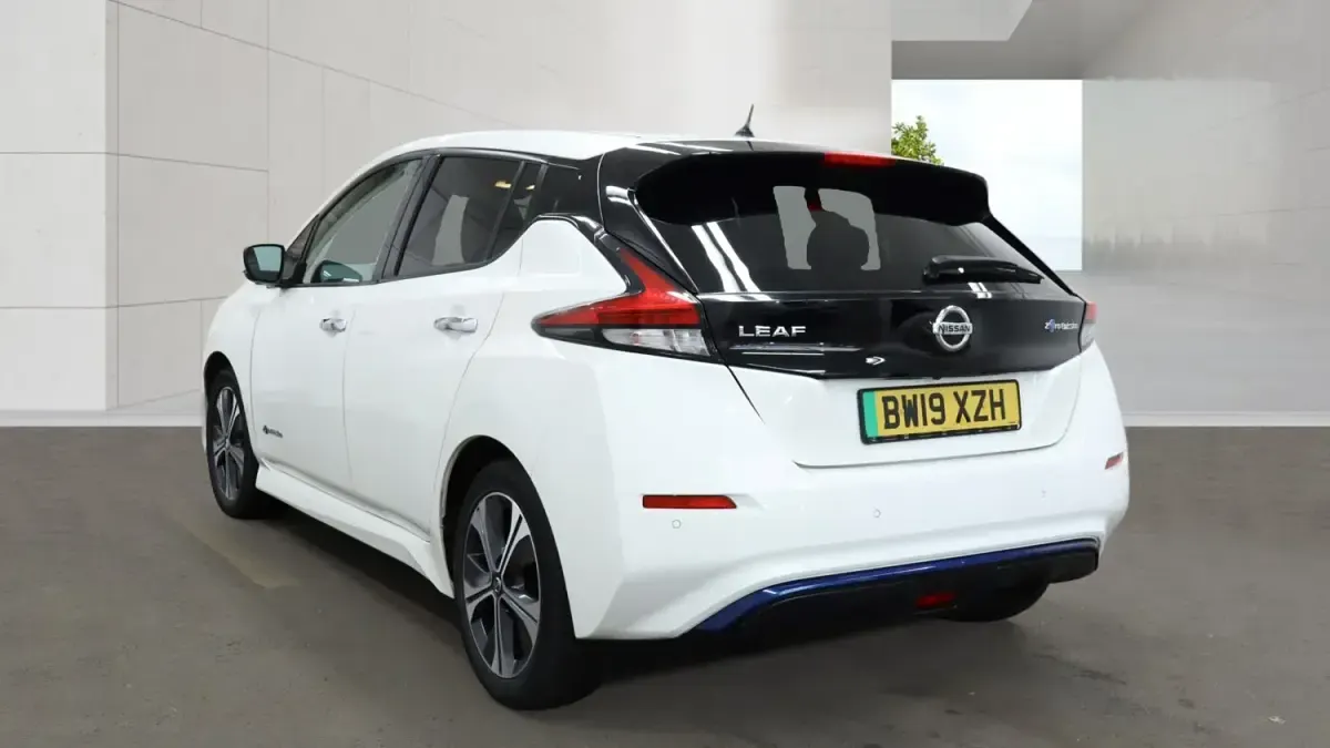 Gebraucht Nissan Leaf N-Connecta 110 kW (150 PS) 2019 Weiß Kleinwagen