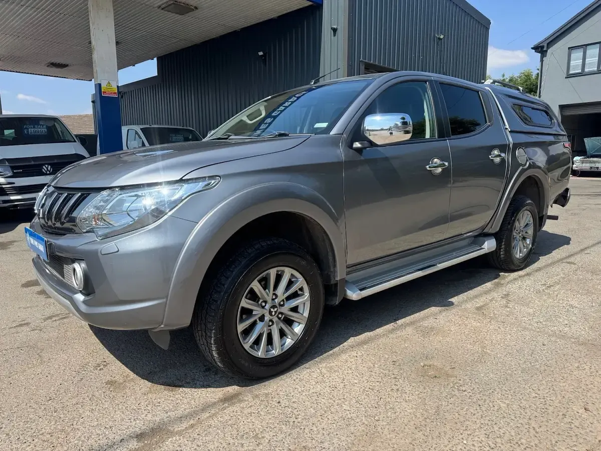 Used Mitsubishi L200 2017 Grey Pickup