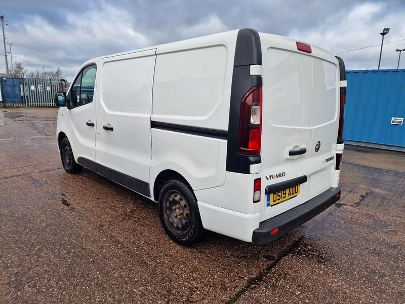 Used Vauxhall Vivaro Sportive 125 HP (91 kW) 2019 White MPV