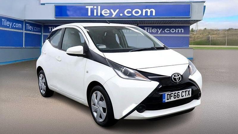 Used Toyota Aygo X-play 69 HP (50 kW) 2016 White Hatchback