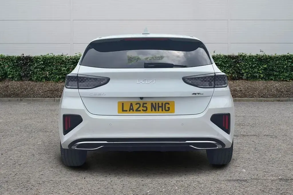 Used Kia Ceed GT-Line 138 HP (101 kW) 2025 White Hatchback