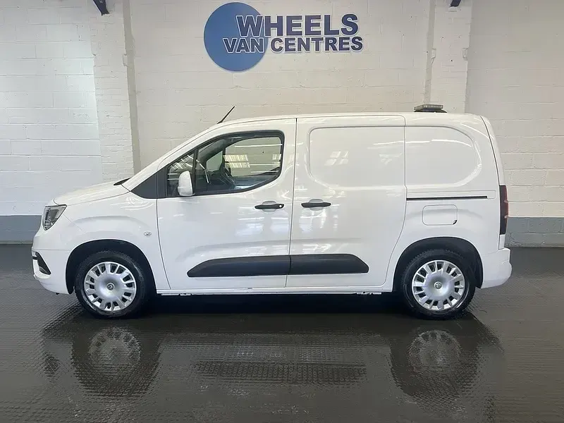 Used Vauxhall Combo Sportive 100 HP (73 kW) 2021 White MPV