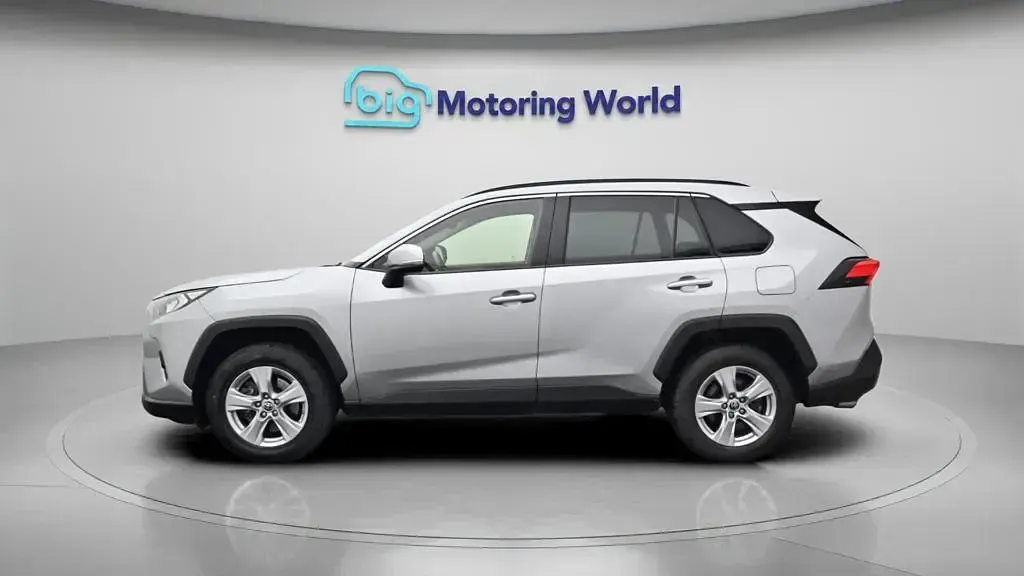 Usado Toyota RAV4 Hybrid 218 HP (160 kW) 2022 Prateado SUV