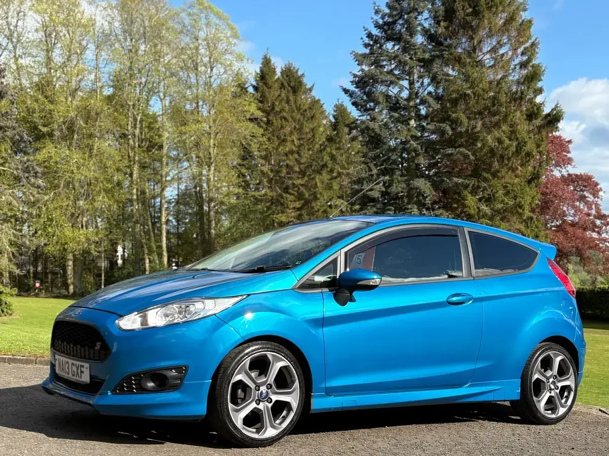 Used Ford Fiesta Zetec 125 HP (91 kW) 2013 Blue Hatchback