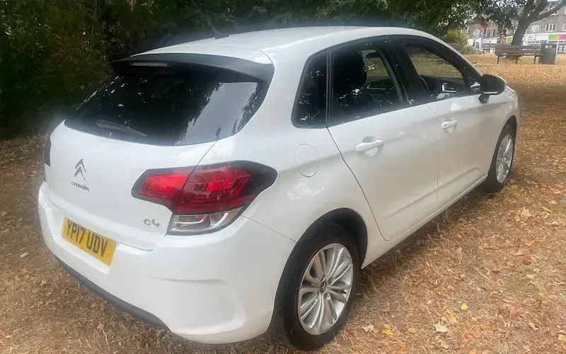 Used Citroën C4 Feel 100 HP (73 kW) 2017 White Hatchback