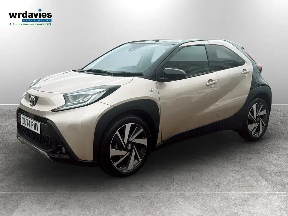 Used Toyota Aygo X 72 HP (52 kW) 2024 Beige SUV
